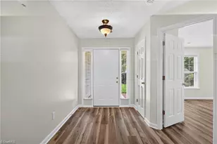 110 Mansfield Cir, Greensboro, NC 27455 - Photo 3