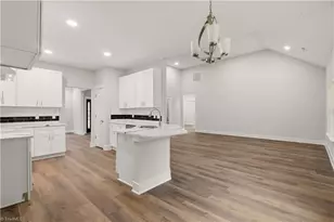 1004 Phineas Dr, Kernersville, NC 27284 - Photo 9