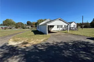 510 E King St, King, NC 27021 - Photo 7