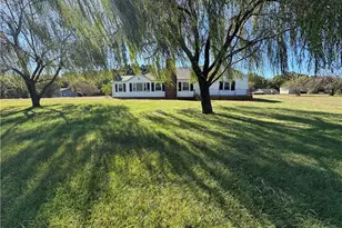 510 E King St, King, NC 27021 - Photo 9