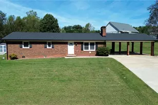 418 Cloverdale Ln, Wilkesboro, NC 28697 - Photo 1