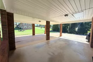 418 Cloverdale Ln, Wilkesboro, NC 28697 - Photo 5