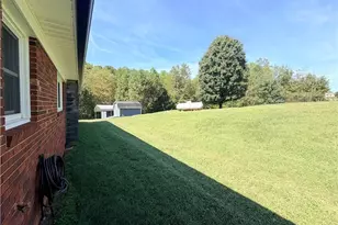 418 Cloverdale Ln, Wilkesboro, NC 28697 - Photo 7
