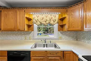 718 Corjon St, Kernersville, NC 27284 - Photo 9