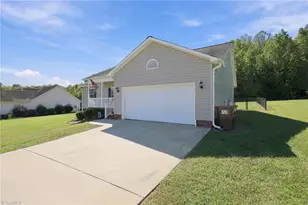 398 Goldenrod Ln, Lexington, NC 27295 - Photo 3