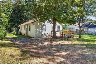 2907 Marthas Pl, Greensboro, NC 27408 - Photo 3