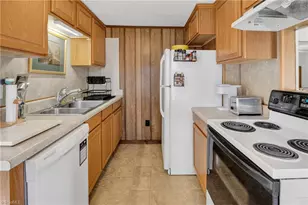 2907 Marthas Pl, Greensboro, NC 27408 - Photo 11