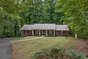 5550 Overlook Cir, Winston-Salem, NC 27105 - Photo 3