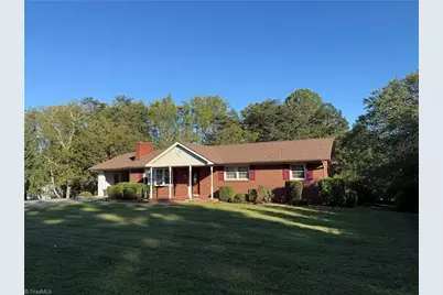 405 E Devon Drive, Mount Airy, NC 27030 - Photo 3