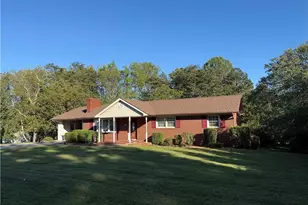 405 E Devon Dr, Mount Airy, NC 27030 - Photo 3