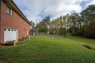 405 E Devon Dr, Mount Airy, NC 27030 - Photo 7