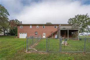 405 E Devon Dr, Mount Airy, NC 27030 - Photo 9