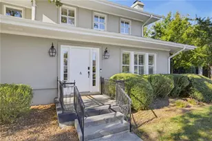 414 Fisher Park Cir, Greensboro, NC 27401 - Photo 5