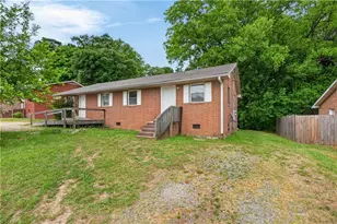 17 Hunter St, Thomasville, NC 27360 - Photo 1