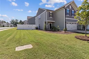 146 Centerpiece Dr, High Point, NC 27265 - Photo 3