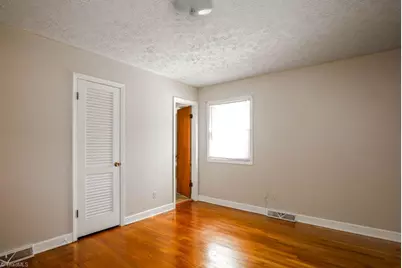 2420 Kingsgate Drive, Winston-Salem, NC 27101 - Photo 9