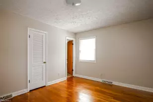 2420 Kingsgate Dr, Winston-Salem, NC 27101 - Photo 9