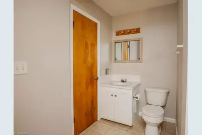 2420 Kingsgate Drive, Winston-Salem, NC 27101 - Photo 11