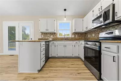 100 Prima Drive, Greensboro, NC 27455 - Photo 5