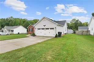106 John Mills Ln, Thomasville, NC 27360 - Photo 5