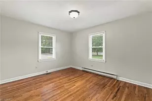 1405 Glenside Dr, Greensboro, NC 27405 - Photo 13