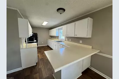 3402 Edgefield Road, Greensboro, NC 27409 - Photo 7