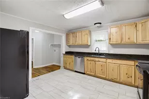202 E 4th St, Lexington, NC 27292 - Photo 9