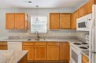 5902 River Glen Dr, Greensboro, NC 27455 - Photo 9