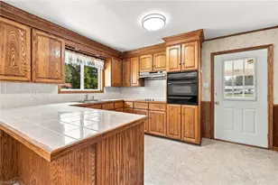 741 Kennedy Rd, Thomasville, NC 27360 - Photo 7