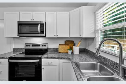 2607 New Garden Road E, Greensboro, NC 27455 - Photo 9