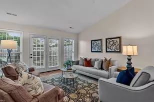 7 Shelburne Ct, Greensboro, NC 27455 - Photo 5