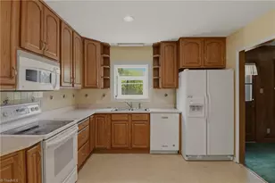 707 Fairidge Dr, Jamestown, NC 27282 - Photo 13