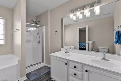 4604 Meadowside Terrace, High Point, NC 27265 - Photo 33