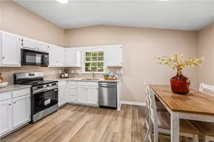 1013 Heatherstone Ct, Winston-Salem, NC 27104 - Photo 7
