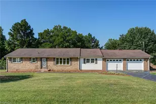 2036 Camp Springs Rd, Reidsville, NC 27320 - Photo 9