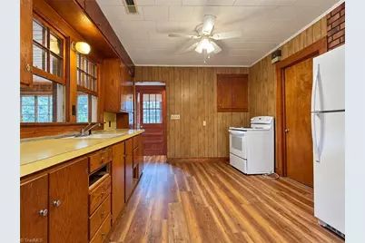 507 Pineywood Road, Thomasville, NC 27360 - Photo 9