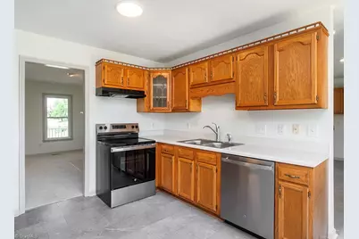305 Lorraine Drive, Winston-Salem, NC 27107 - Photo 15
