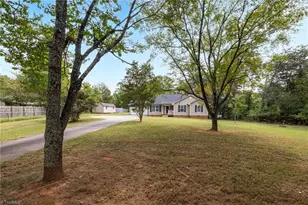 2095 Ardmore Ct, Winston-Salem, NC 27127 - Photo 3