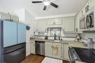 24 Collwood Ct, Greensboro, NC 27409 - Photo 15