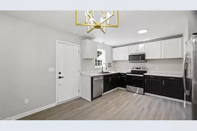 702 Shirley Lane, Greensboro, NC 27401 - Photo 9