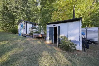 3921 S Nc Highway 8, Walnut Cove, NC 27052 - Photo 25