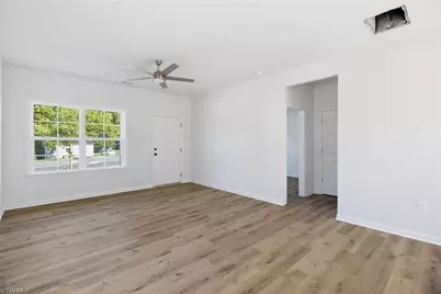 729 W Swannanoa Avenue, Liberty, NC 27298 - Photo 5