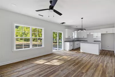 811 W Swannanoa Avenue, Liberty, NC 27298 - Photo 5