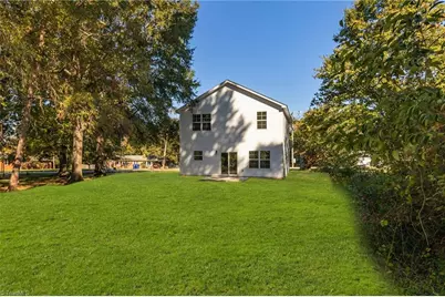 811 W Swannanoa Avenue, Liberty, NC 27298 - Photo 25