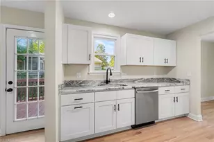 2511 Woodview Dr, Greensboro, NC 27408 - Photo 11