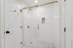 2511 Woodview Dr, Greensboro, NC 27408 - Photo 23