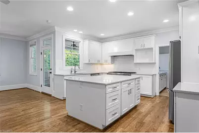 825 E Franklin Street, Chapel Hill, NC 27514 - Photo 9