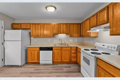 2564 Ambassador Court, High Point, NC 27265 - Photo 9