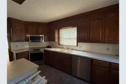 6911 Kenbridge Drive, Clemmons, NC 27012 - Photo 9