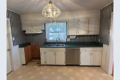 3020 Shady Lawn Drive, Greensboro, NC 27408 - Photo 7